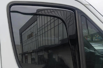 Mercedes Sprinter W906 2006–2018 Einschub-Windabweiser Niken Luxury (2 Stk) Foto 1