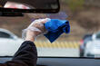 So entfernen Sie Streifen auf der Autoscheibe: Tipps und Life-Hacks Foto 1