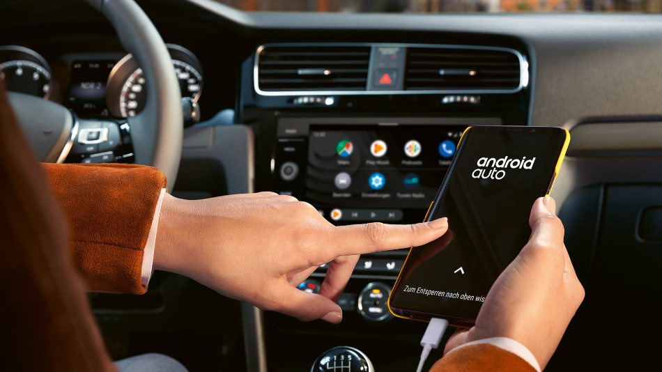 Moderne Methoden zur Verbindung eines Smartphones mit einem Auto