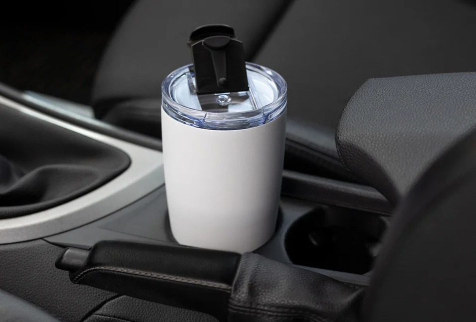 Thermobecher für unterwegs: Wir wählen die ideale Option für Ihr Auto