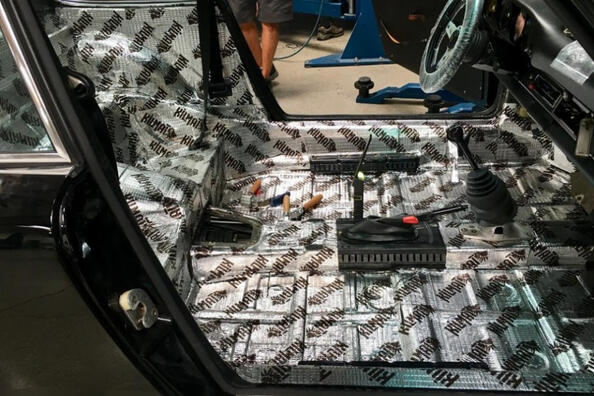 Geräuschdämmung im Auto: Wovon hängt ihre Wirksamkeit ab?