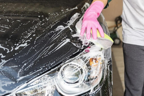 Wir wählen ein Autoshampoo: Wir waschen das Auto richtig