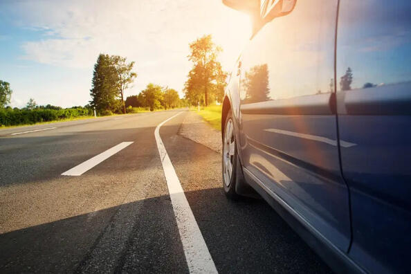 Wie pflegt man ein Auto im Sommer?