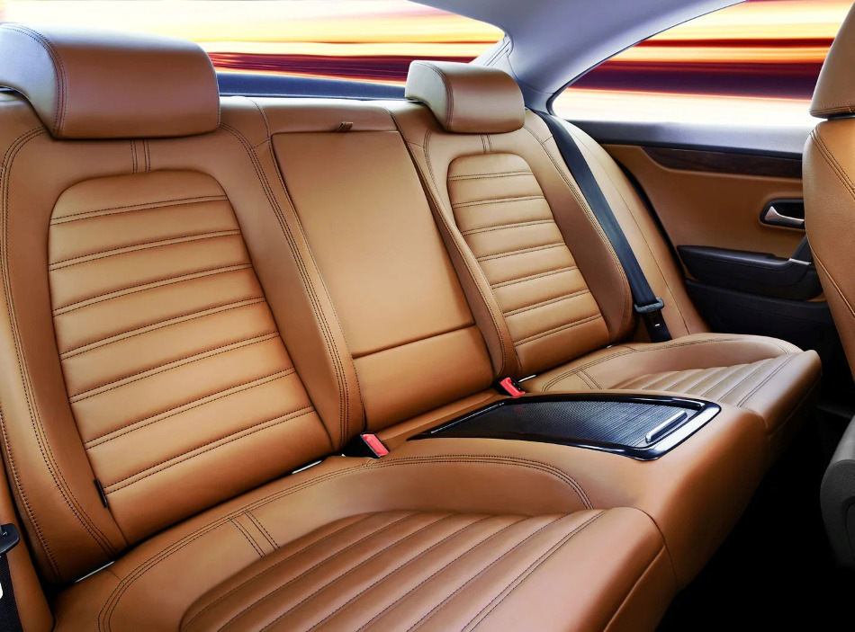 Wie reinigt man den Lederinnenraum eines Autos richtig?