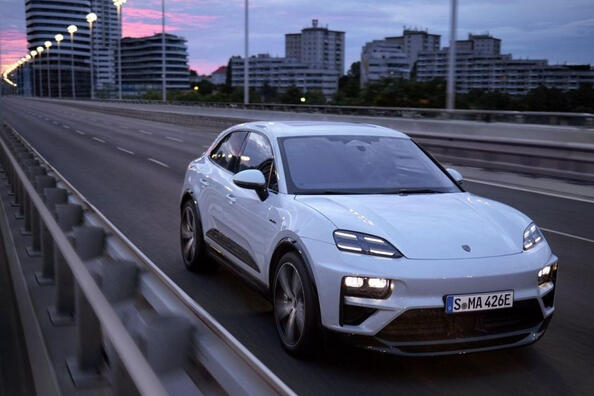 Rückblick auf die zweite Generation des Porsche Macan Electric Crossover 2024