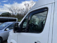 Mercedes Sprinter W906 2006–2018 Windabweiser zum Einstecken (2 Stk., HEKO) Foto 1