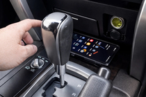 Toyota Land Cruiser 200 2007-2021 Kabelloses Handy-Ladegeraet Set (2007-2015) Foto 3