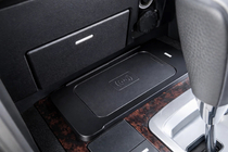 Toyota Land Cruiser 200 2007-2021 Kabelloses Handy-Ladegeraet Set (2007-2015) Foto 1
