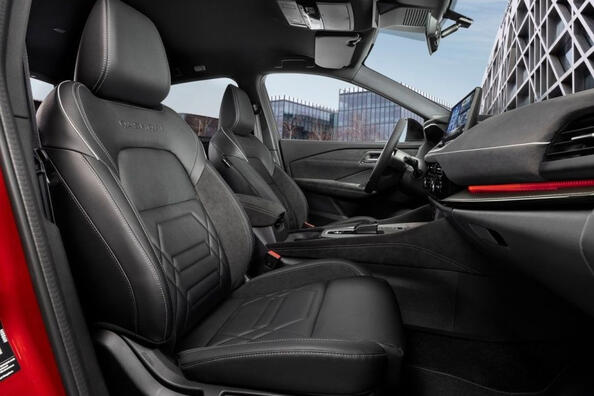 Testbericht zum Nissan Qashqai 2024: ein aktualisierter Crossover für die Stadt und das Reisen Foto 6