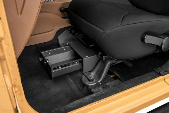 Lassen Sie Wertsachen nicht ungeschützt liegen! Wir wählen einen zuverlässigen Safe für das Auto Foto 1