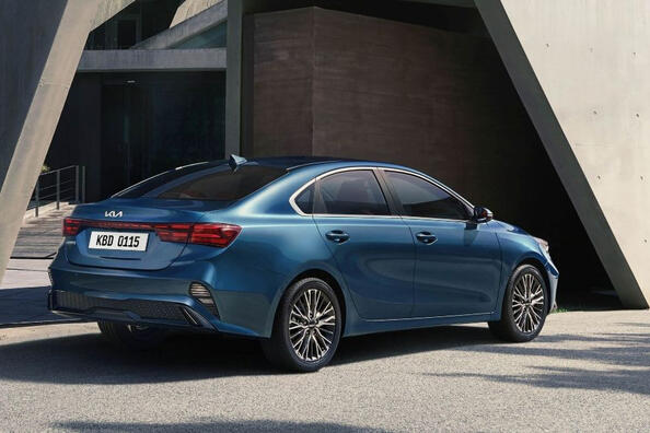 Überblick über die stilvolle und praktische Stadtlimousine KIA Cerato Foto 3