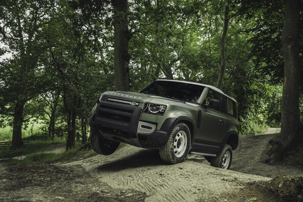 Land Rover Defender 90: ein Testbericht zum dreitürigen SUV