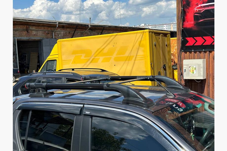 Toyota Hilux 2015- Dachreling Shark mit Querträger Schwarz Foto 6