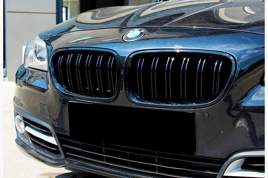 BMW 5 Series F10/F11 2010–2016 Nieren M-Look (Schwarz Glanz) Image