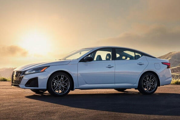 Nissan Altima: aktualisierte Limousine für komfortables Fahren