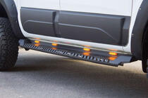 Mitsubishi L200 2015-2024 Seitenstufen Dakar V1 mit LED (2019+, 2 Stk, Metall) Foto 4