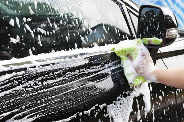 Ist es möglich, das Auto mit Haushaltsprodukten zu waschen?