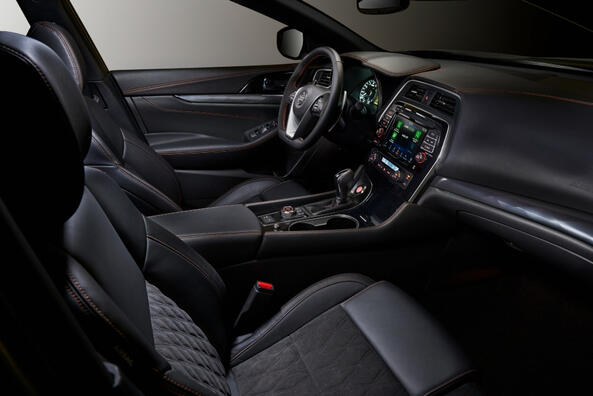 Ein Test der komfortablen und eleganten Limousine Nissan Maxima Foto 6