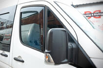 Volkswagen Crafter 2006-2016 Einschub-Windabweiser (halbtransparent, 2 Stk., Cagatay) Foto 4