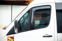 Volkswagen Crafter 2006-2016 Einschub-Windabweiser (halbtransparent, 2 Stk., Cagatay) Foto 2