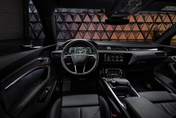 Testbericht zum leistungsstarken Elektro-Crossover Audi Q8 Sportback e-tron Foto 6