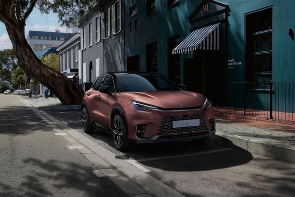 Testbericht zum Lexus LBX: eleganter und technologischer Kompakt-Crossover Foto 4