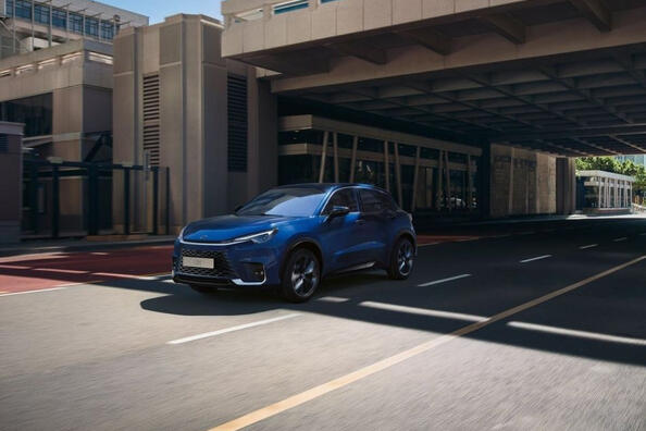 Testbericht zum Lexus LBX: eleganter und technologischer Kompakt-Crossover Foto 3