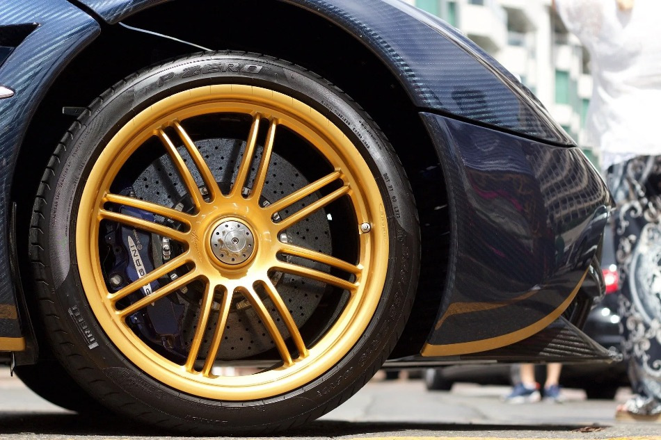 Wie wählt man die Farbe der Räder eines Autos aus?