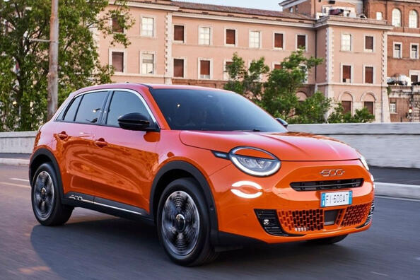 Testbericht zum Fiat 600e: Kompaktes Elektroauto mit italienischem Charme