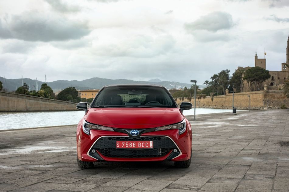 Bewertung des Fließheck-Toyota Corolla Hatchback Hybrid