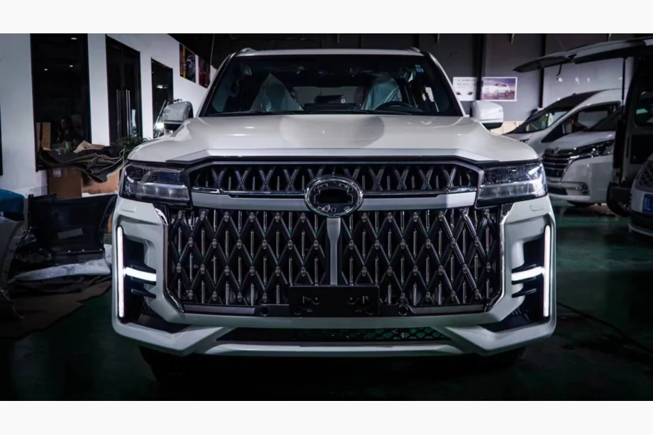 Toyota Land Cruiser 300 2021- VIP Bodykit Komplettset Image