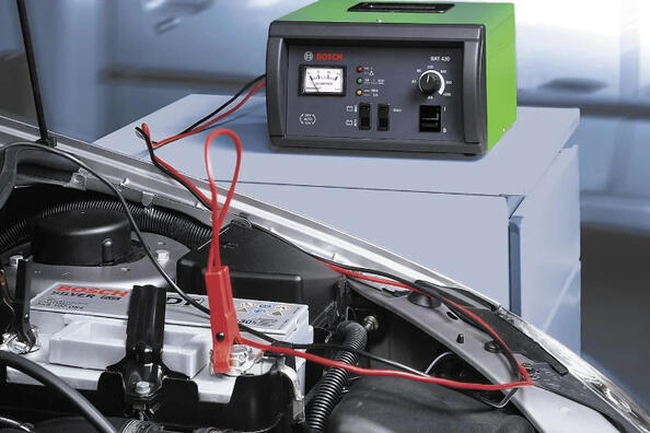 Warum das Laden einer Autobatterie lange dauert: Gründe und Lösungen