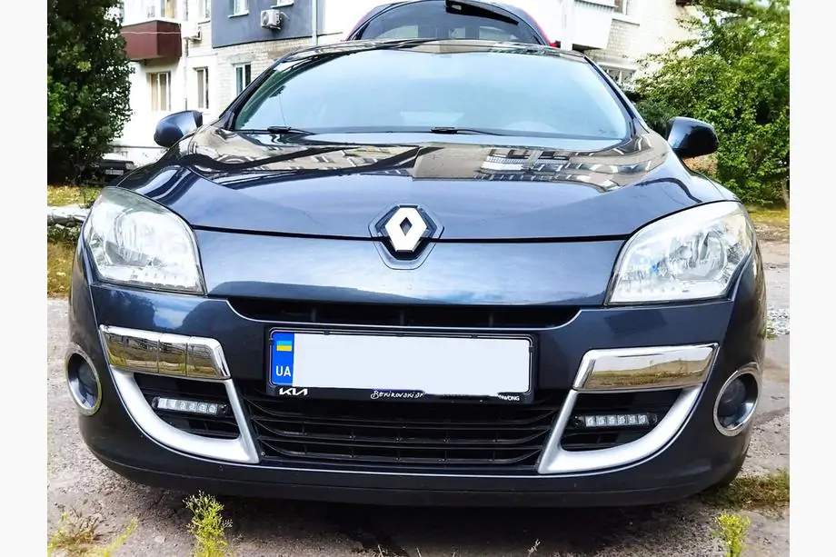 Renault Megane III 2009-2016 Edelstahl Eckenschutz für vordere Stoßstange 2008-2011 Image