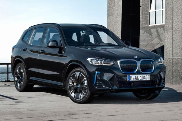 BMW iX3 2021: ausführlicher Test des aktualisierten Elektro-Crossovers