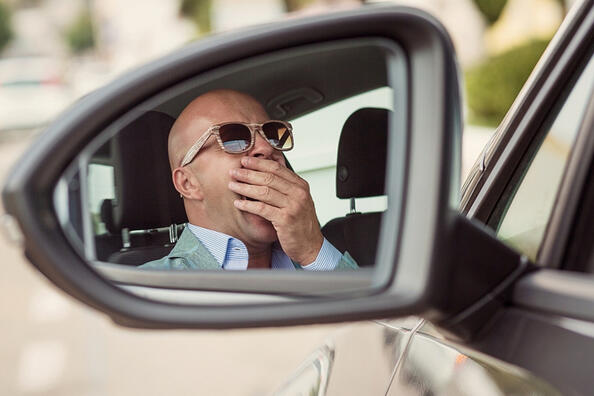 Wie man am Steuer nicht einschläft: Tipps für Autofahrer