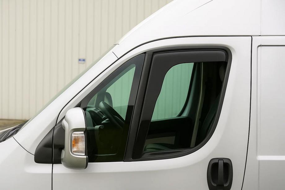 Peugeot Boxer 2006-2025 Einschub-Windabweiser Niken Luxury (2 Stk) Foto 1