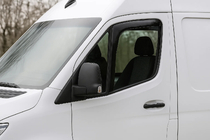 Mercedes Sprinter W907/W910 2018- Einschub-Windabweiser Niken Luxury (2 Stk) Foto 1