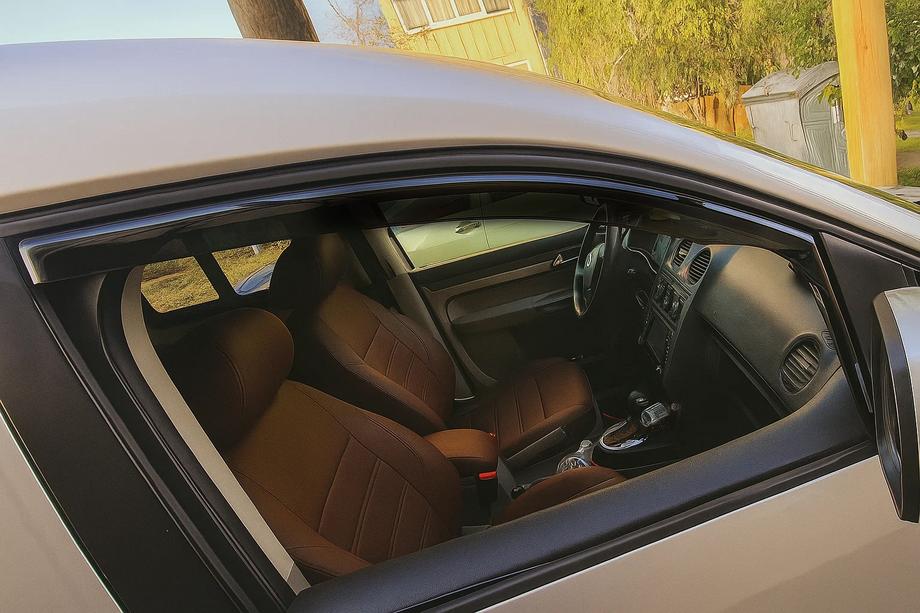 Volkswagen Caddy 2004-2010 Einschub-Windabweiser Niken Luxury (2 Stk) Image