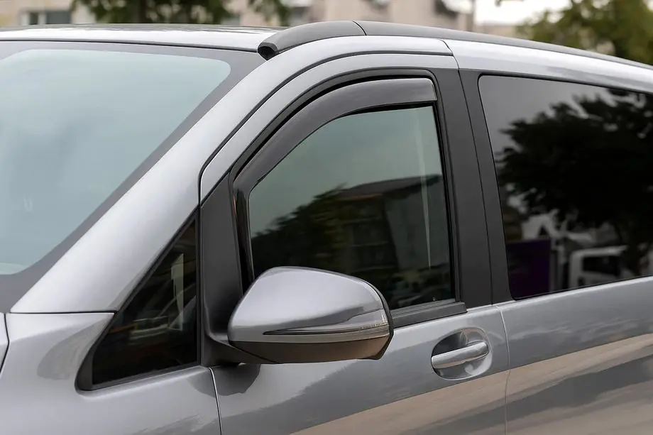 Mercedes Vito/V-class W447 2014- Einschub-Windabweiser Niken Luxury (2 Stk) Image