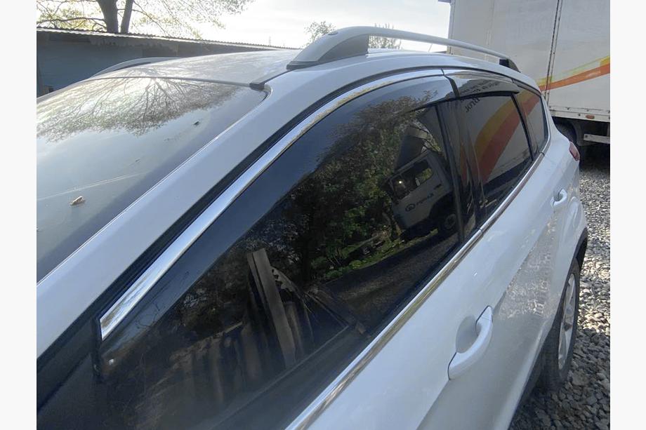Ford Kuga/Escape 2013-2019 Windabweiser mit Chromleiste Niken Luxury (4 Stk) Image
