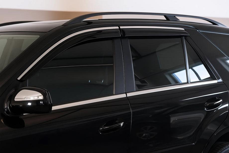 Mercedes ML W164 2005-2011 Windabweiser mit Chromleiste Niken Luxury (4 Stk) Image