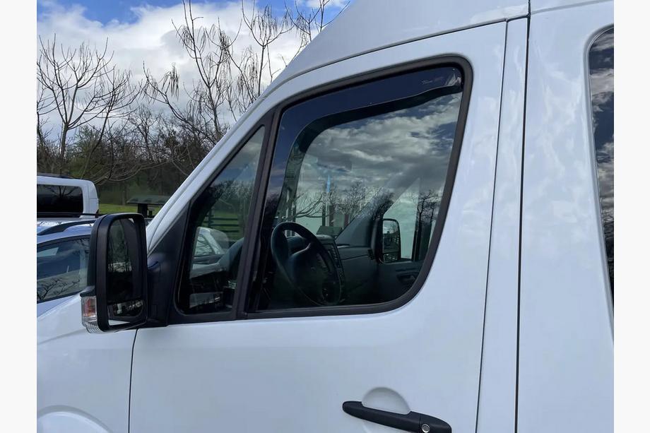 Volkswagen Crafter 2006-2016 Windabweiser zum Einstecken (2 Stk., HEKO) Image