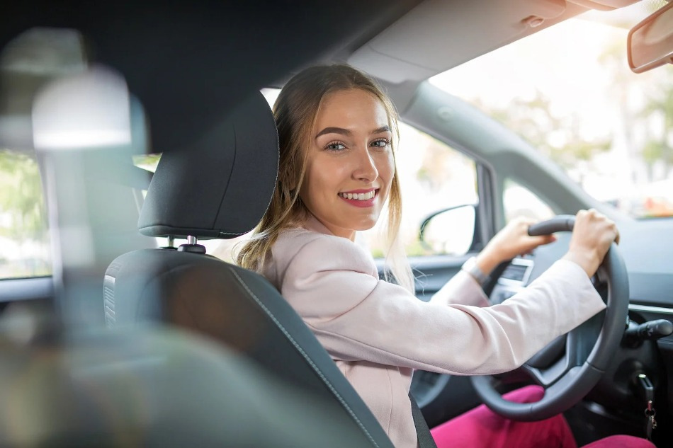 Lifehacks für Autofahrerinnen: Selbstvertrauen hinter dem Lenkrad