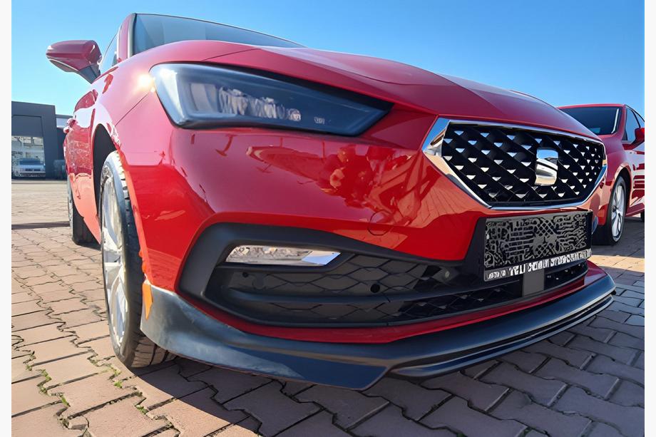 Seat Leon 2020- Frontlippe DPT V-1 (Schwarz Glanz) Image