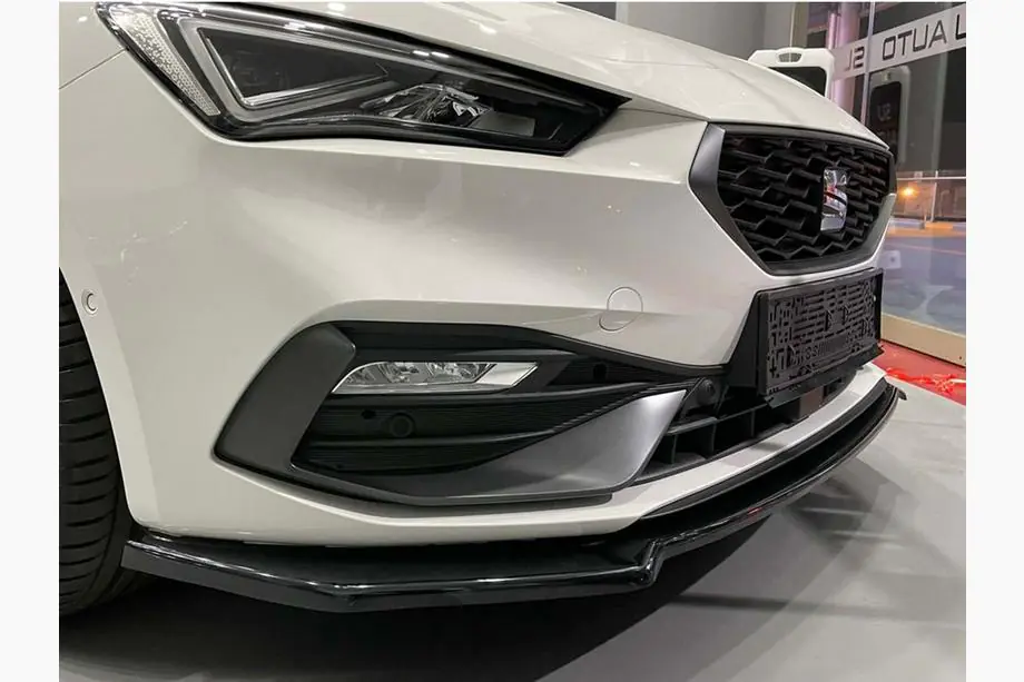 Seat Leon 2020- Frontlippe DPT V-2 (Schwarz Glanz) Image