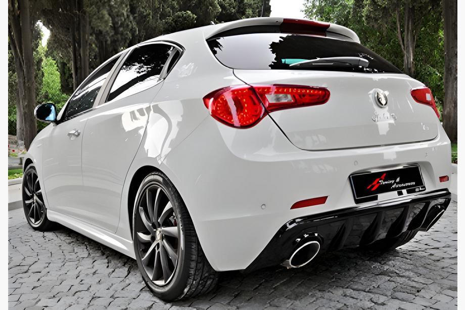 Alfa Romeo Giulietta 2010-2020 Heckdiffusor DPT V-1 (Schwarz Glanz) Image