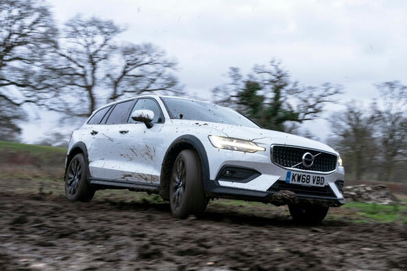Volvo V60 Cross Country der zweiten Generation – ein hohes Maß an Komfort und Passierbarkeit Foto 3