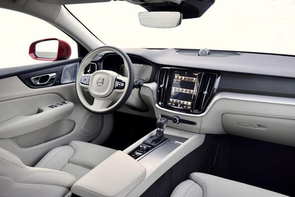 Volvo V60 Cross Country der zweiten Generation – ein hohes Maß an Komfort und Passierbarkeit Foto 5
