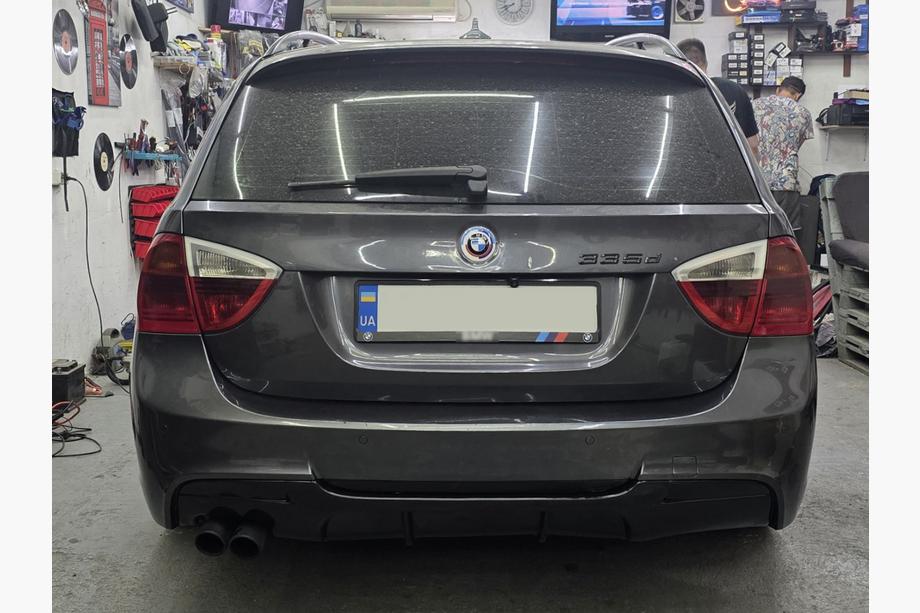 BMW 3 Series E90/E91 2005-2011 Heckdiffusor DPT V-5 (für E90 M-Sport, Schwarz Glanz) Foto 3