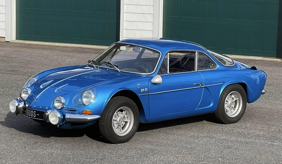 Wie verwandelt man ein altes Auto in eine stilvolle Retro-Kopie?